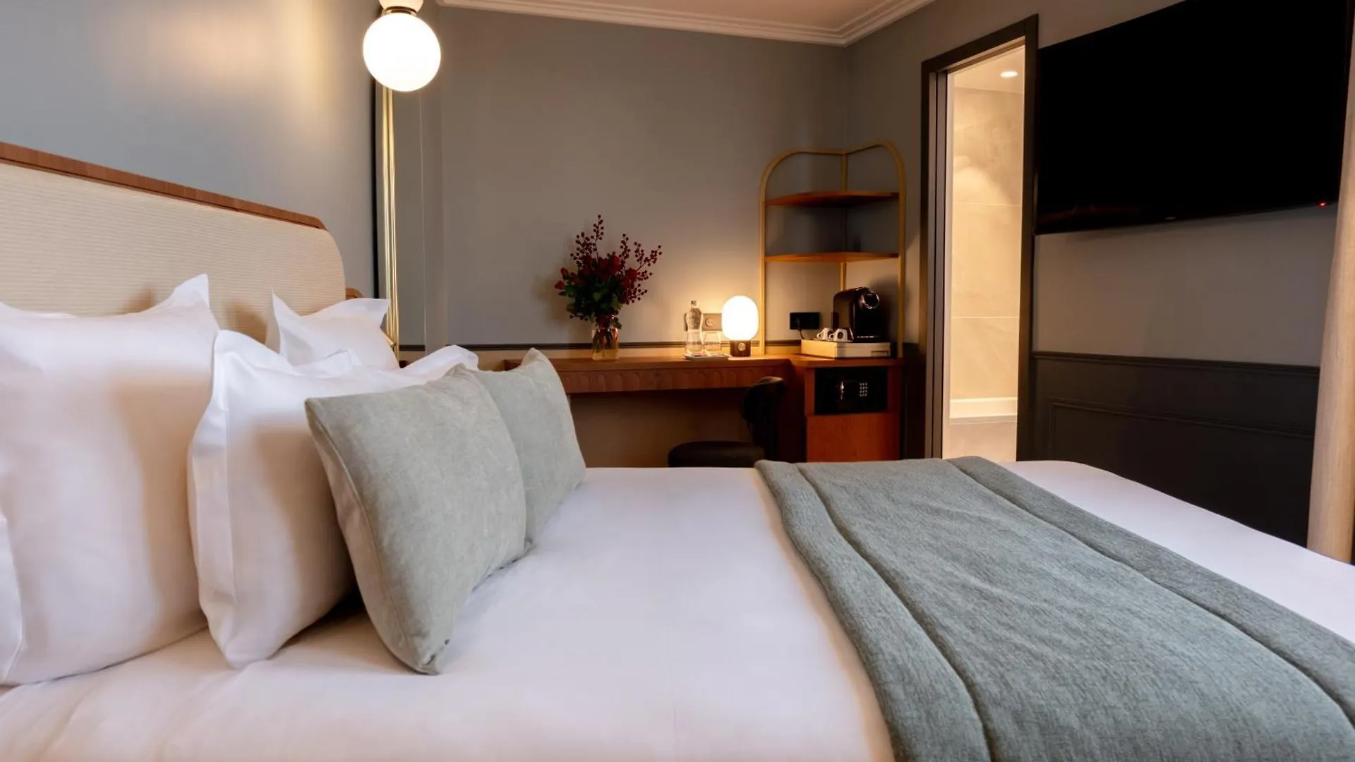 Hotel Grand Saint Michel 4*